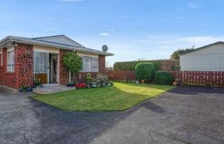 2A Chartwell Drive, Eltham