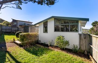 84 Thurleigh Grove, Karori