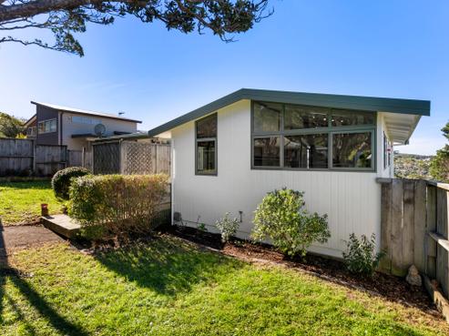 84 Thurleigh Grove, Karori