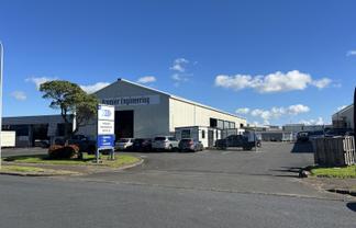 Functional 795sqm warehouse with 5t gantry crane