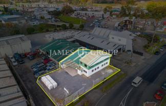 Versatile Drury Warehouse with Yard