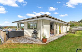 4 High Oaks Way, AVENUES