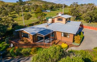 16 Coronation Street, Moeraki