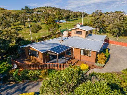 16 Coronation Street, Moeraki