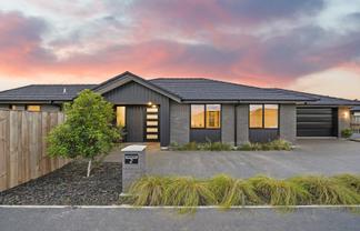 2 Earl Way, Amberley