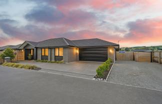 2 Earl Way, Amberley
