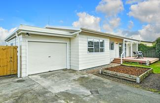 2/21 Rollerson Street, Papakura