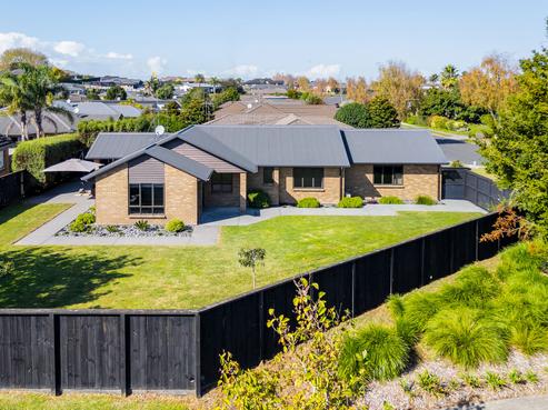 36 Barrington Drive, Huntington