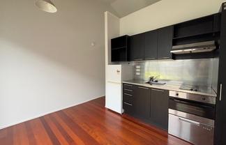 7/8 South St, Newton