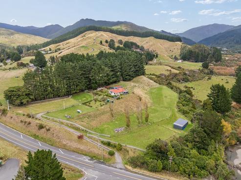 1712 State Highway 2, Pakuratahi