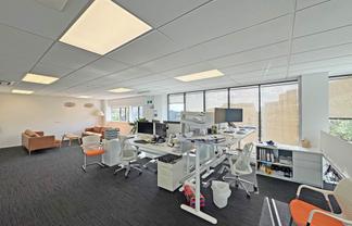 EXCELLENT CENTRAL TAKAPUNA OFFICE
