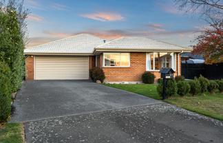 35 Durrell Way, ROLLESTON