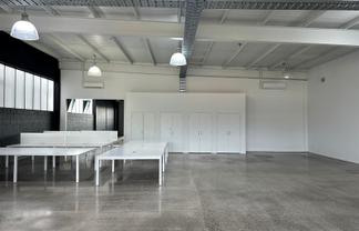 Highly functional Kingsland workspace