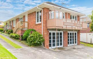 16b Tui Glen Road, Birkenhead