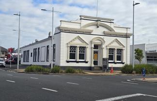 High-profile, large-scale office