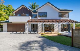 8 St Lucia Place, Unsworth Heights