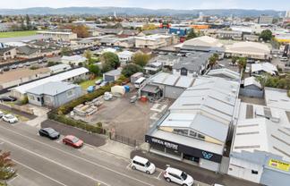 Versatile commercial site
