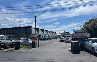 Handy Warehouse in centre New Lynn