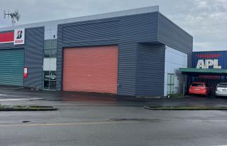 209m2 Automotive Unit in Unbeatable Location 