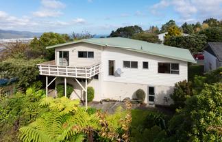 5 Ardal Grove, Tirohanga