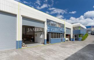 Henderson High Stud Unit + 3 Carparks | 180sqm