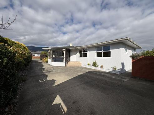 22 Tennyson Crescent, Stoke