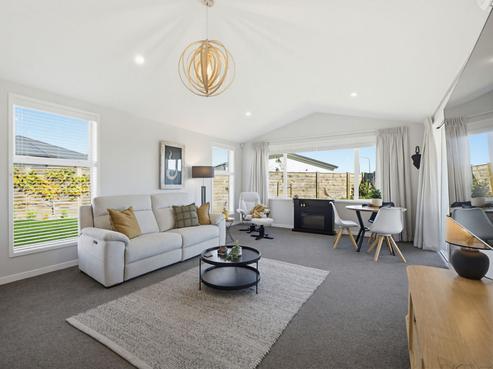 154/30 Bob Robertson Drive, Ravenswood