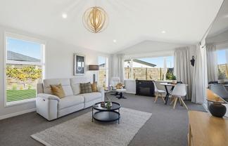 154/30 Bob Robertson Drive, Woodend