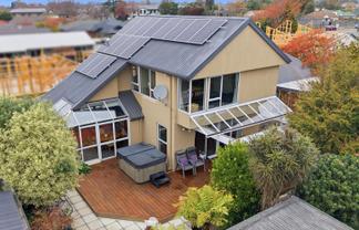 2/122 Harewood Road, Papanui