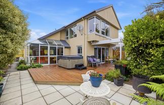 2/122 Harewood Road, Papanui