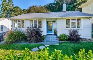 15 Greer Crescent, Tawa