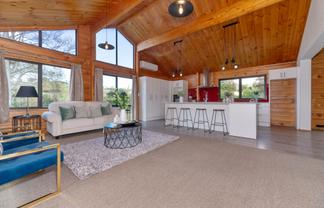 10 Taha Road, Waimauku