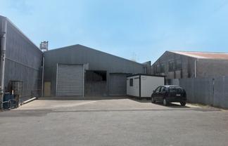 Clear span warehouse plus yard - a bonus!
