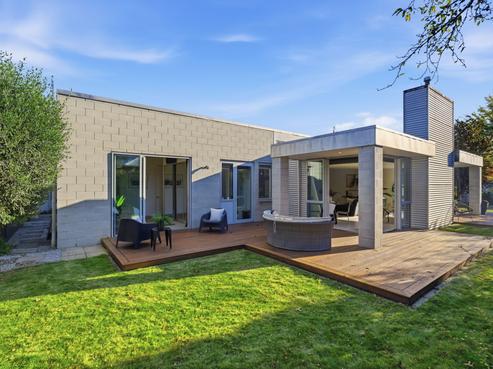 4 Crombie Green, Northwood