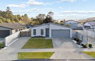 16 Poppy Watts Grove, Stokes Valley