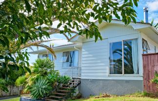 13 Spinella Drive, Bayview
