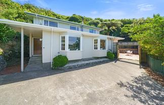 32 Voltaire Street, Karori
