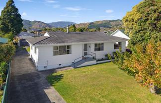 12 Nimmo Avenue West, Waikanae
