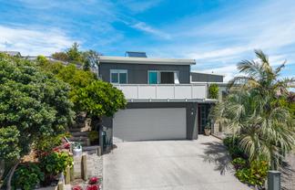 12 Charlotte Way, RAUMATI SOUTH