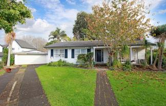 12 Hemsway Place, Sunnyhills