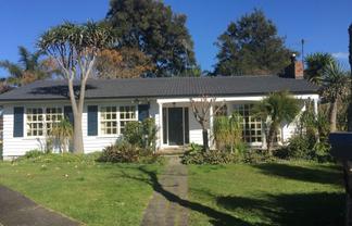 12 Hemsway Place, Sunnyhills