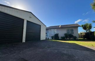2/33 Penion Drive, Otara