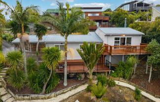 1/57b Woodlands Crescent, Browns Bay