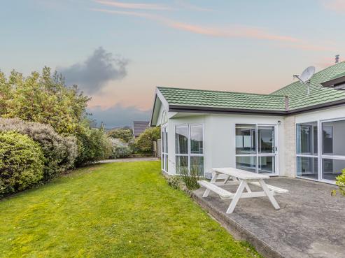 1 Tombane Terrace, Papakowhai