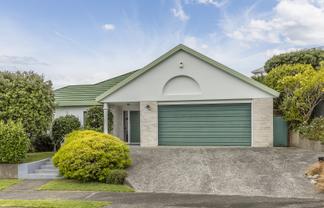 1 Tombane Terrace, Papakowhai