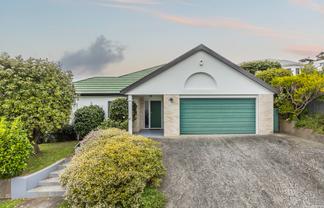 1 Tombane Terrace, Papakowhai