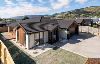 32 Greenway Crescent, Hope