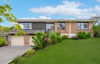 1 Lexington Drive, Botany Downs