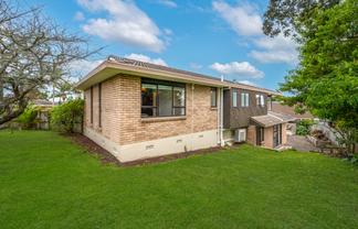 1 Lexington Drive, Botany Downs