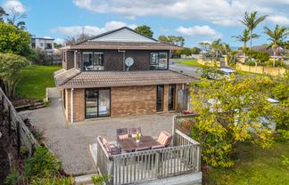 1 Lexington Drive, Botany Downs